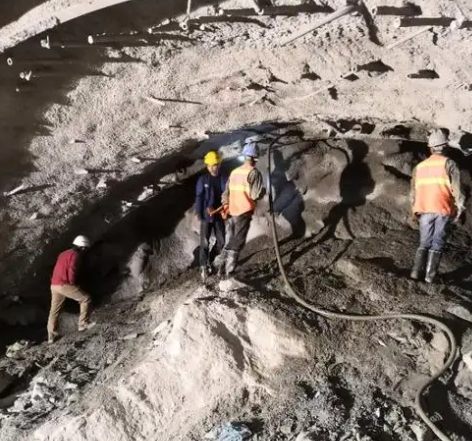 永善拱顶带模注浆料的施工流程及注意事项